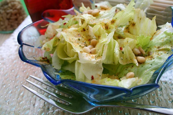 Close Uitzicht Verse Smakelijke Salade — Stockfoto