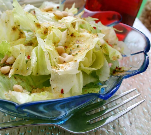 Close Uitzicht Verse Smakelijke Salade — Stockfoto