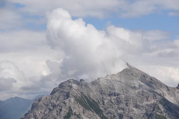 Nuvens Serles Stubai Stubaital Montanha Montanhas Alpes Montanhas Altas Tirol — Fotografia de Stock