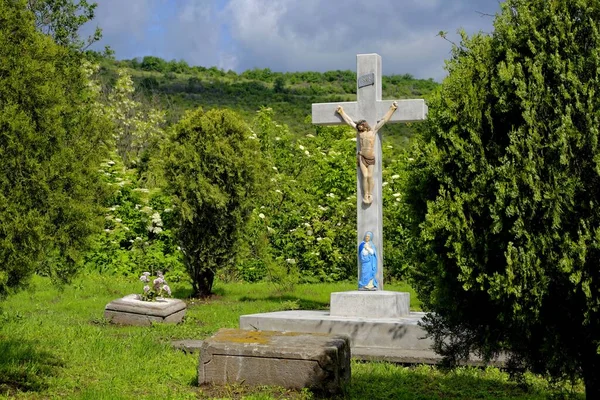 Steinkreuz Mit Gottesmutter Maria — Stockfoto