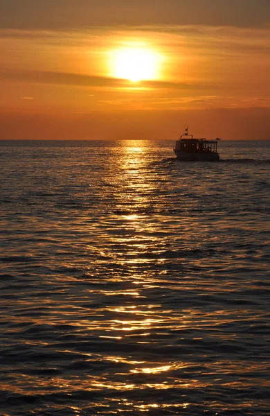 Zee Middellandse Zee Avond Avond Zonsondergang Avondzon Natuur Landschap Boot — Stockfoto