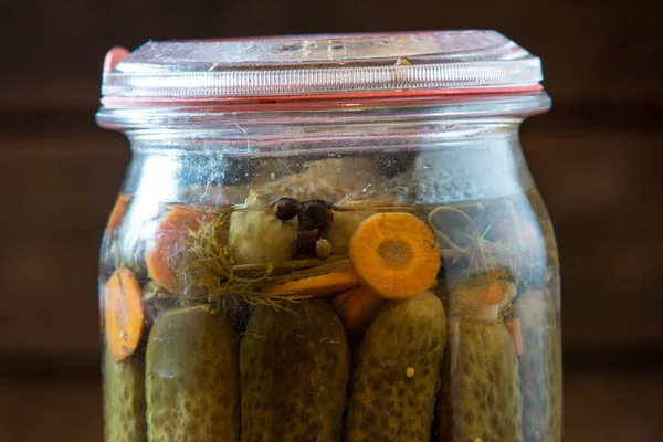 Concombres Auto Marinés Dans Verre — Photo