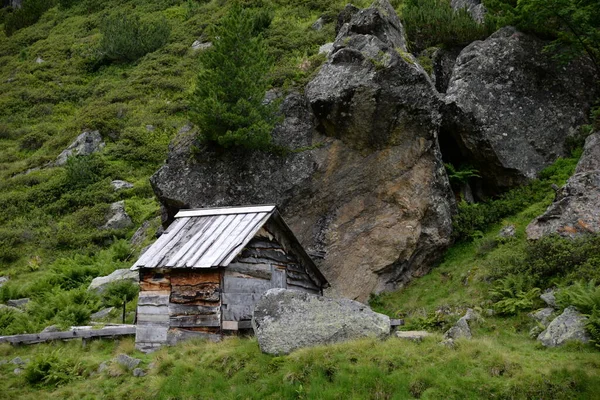 山小屋 オーストリア アルプス 高い山 Studaiアルプス ハイキングエリア 休日地域 Sulzenaualm — ストック写真