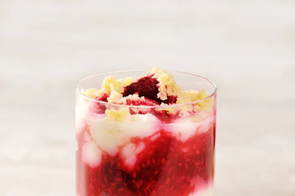 Himbeer Dessert Glas Mit Hellem Hintergrund — Stockfoto