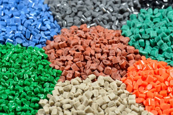 Gefärbte Polymerpellets Für Den Spritzgießprozess — Stockfoto