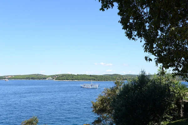 Rovinj Isztria Horvátország Tenger Mediterrán Víz Víz Turizmus Csónak Hajó — Stock Fotó