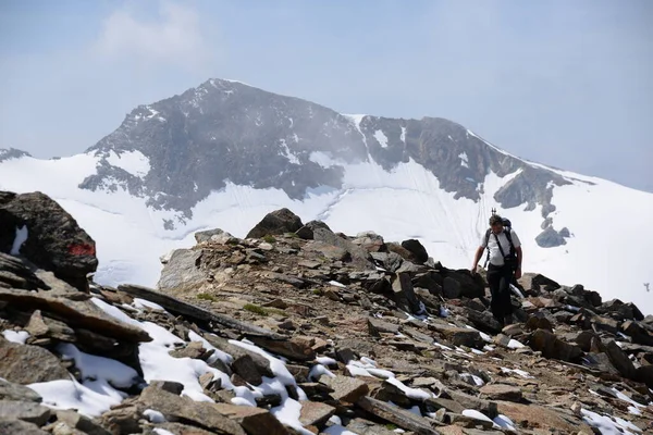 ウィンドチャー ダウンコゲル ダウンコゲル サミット Studai Daunjoch ダウンコフ 登山家 登山家 登山家 — ストック写真