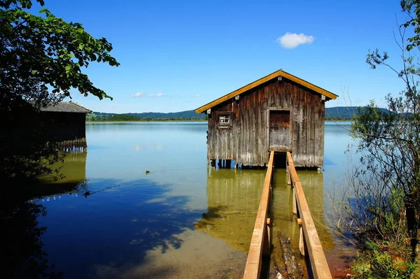 Barco Arrojado Agua Orillas Del Lago Kochel Baviera — Foto de Stock