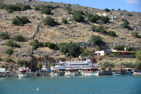 Elounda Kreta Hafen Griechenland Mittelmeer Boote Boot Schiff Schiffe Berge — Stockfoto