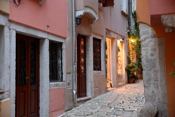 Huizen Rovinj Istrië Kroatië Oude Stad Woonwijk Steeg Huis Gebouw — Stockfoto