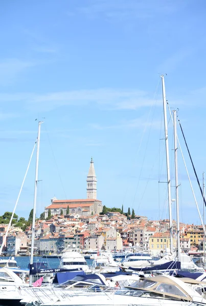 Rovinj ボート イストリア クロアチア 地中海 旧市街 絵のように美しい カラフルな — ストック写真