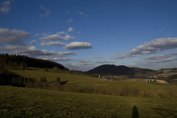 Bellissimo Sfondo Naturale Con Nuvole Montagne — Foto Stock