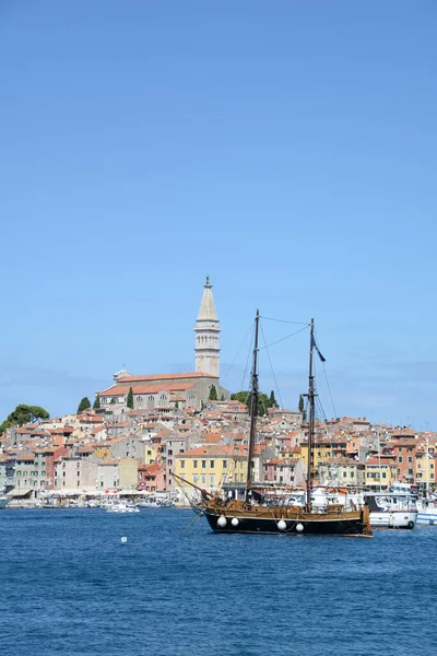 Rovinj Hajó Csónak Hajók Hajók Kikötő Isztria Horvátország Tenger Földközi — Stock Fotó