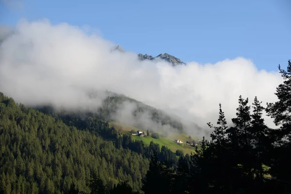 Marchreisenspitze Nuvole Nebbia Calcare Stubai Stubaital Montagna Montagne Alpi Alte — Foto Stock