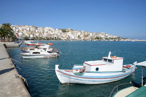 Bateaux Pêche Dans Port Avec Vue Sur Ville — Photo