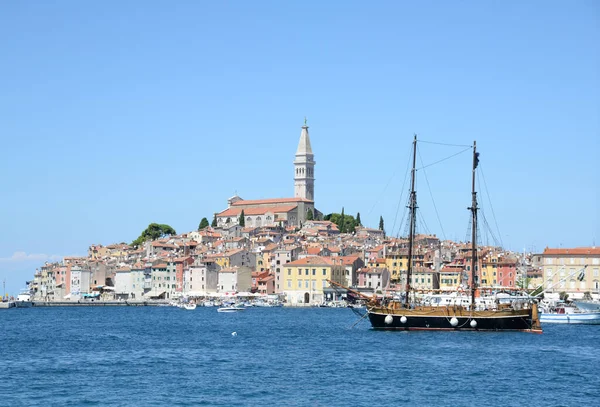 Rovinj Hajó Csónak Hajók Kikötő Isztria Horvátország Tenger Földközi Tenger — Stock Fotó