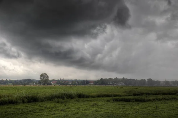 Imagem Mostra Uma Tempestade Emergente Sobre Uma Área Rural — Fotografia de Stock
