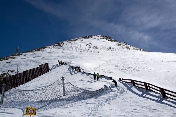 山の中のスキー場 — ストック写真
