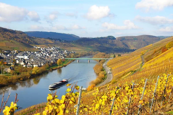 Reil Aan Moezel Herfst Met Vrachtschip — Stockfoto