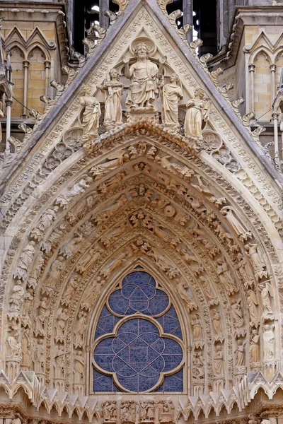 Yksityiskohtainen Näkymä Cathedral Reims — kuvapankkivalokuva