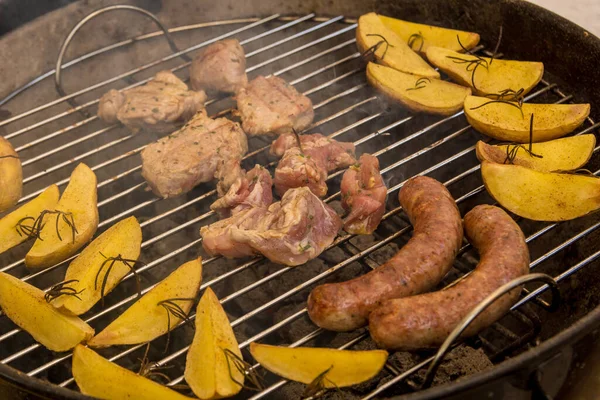 Vlees Worstjes Aardappelen Grill — Stockfoto