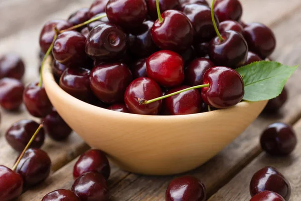 Schmackhafte Rote Kirschen Auf Hintergrund Nahaufnahme — Stockfoto