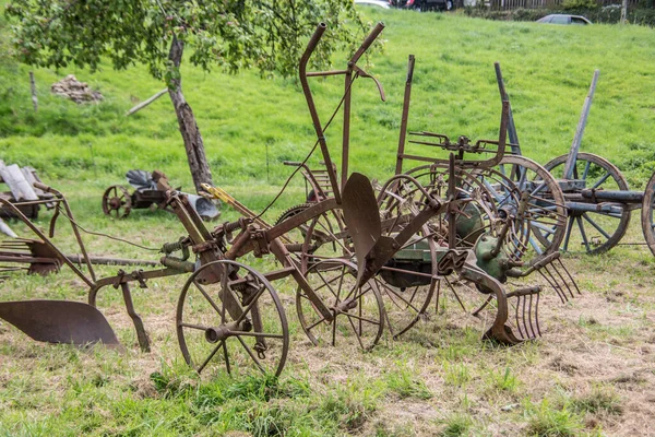 Stary Drewniany Wózek Kołem Liną — Zdjęcie stockowe