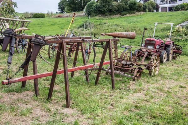 Oude Houten Trekker Het Park — Stockfoto