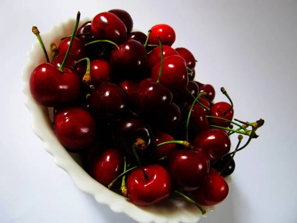 Savoureux Cerises Rouges Sur Fond Gros Plan — Photo