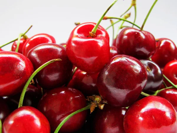 Savoureux Cerises Rouges Sur Fond Gros Plan — Photo