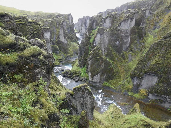 Skalnatá Říční Scenérie Islandu — Stock fotografie