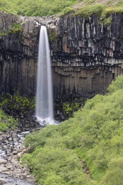 Schöner Wasserfall Auf Naturhintergrund — Stockfoto