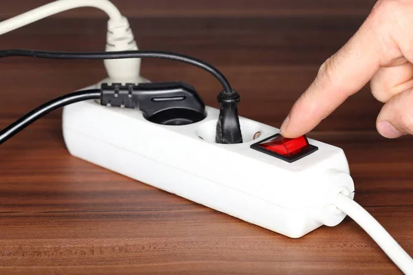 Nahaufnahme Der Hand Die Den Stecker Büro Hält — Stockfoto