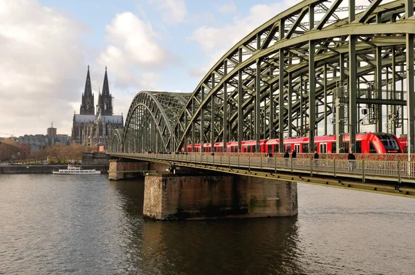 Hohenzollernbrücke Köln — Stockfoto