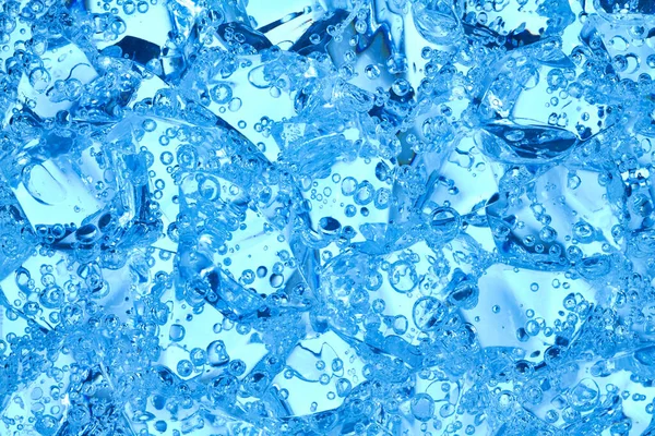Мінеральна Вода Утворює Газові Бульбашки Між Шматочками Акрилового Льоду — стокове фото