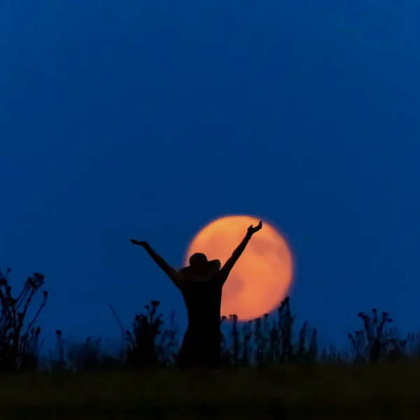 Woman Hat Front Full Moon Happy — Stock Photo, Image