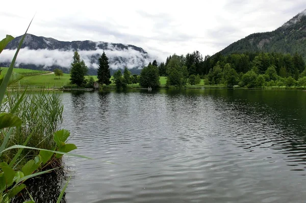 See Den Bergen — Stockfoto