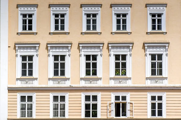 Фасад Дома Стиле Барокко Зальцбурге — стоковое фото