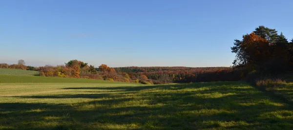 Herbstliche Felder Und Wälder — Stockfoto