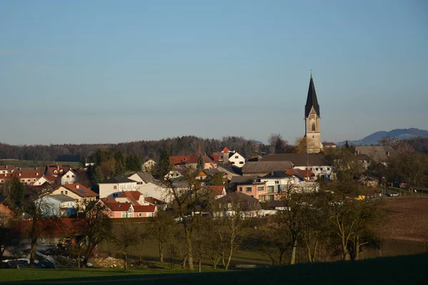 Aschach Der Steyr Steyrtal Kirchturm Dorf Siedlung Wiese Feld Häuser — Stockfoto