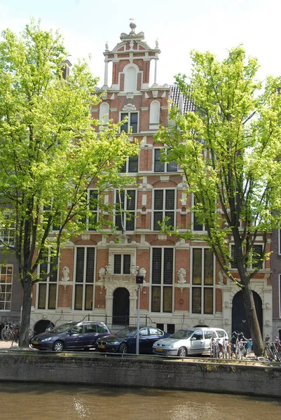 Половинчатые Дома Амстердаме — стоковое фото