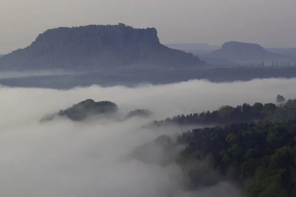 Napkelte Ködben Elba Völgy Felhőkben — Stock Fotó