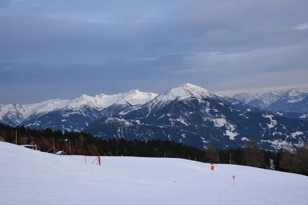 冬季运动 滑雪场 滑雪场 齐特斯菲尔德 — 图库照片