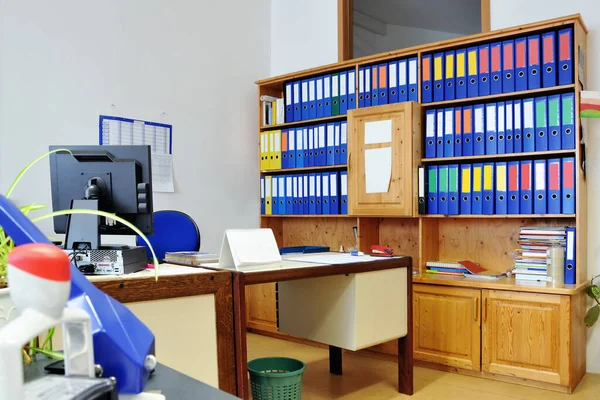 Office Space Shelf Multiple Folders Desk — Stock Photo, Image