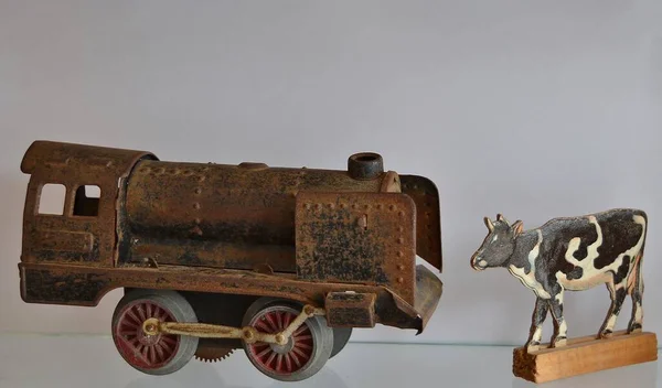 Старый Деревянный Игрушечный Автомобиль Темном Фоне — стоковое фото