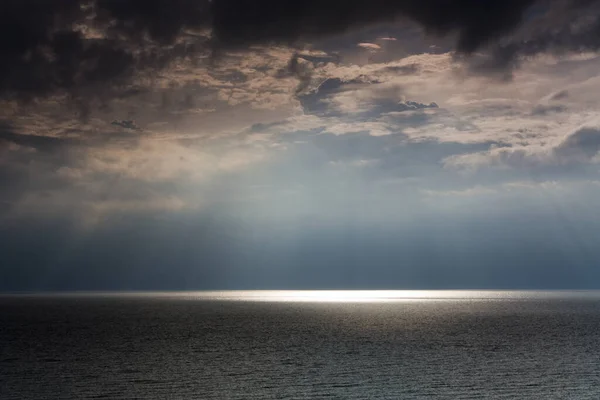Mar Báltico Verano Con Sol Contraluz Nubes Oscuras Mar Báltico —  Fotos de Stock