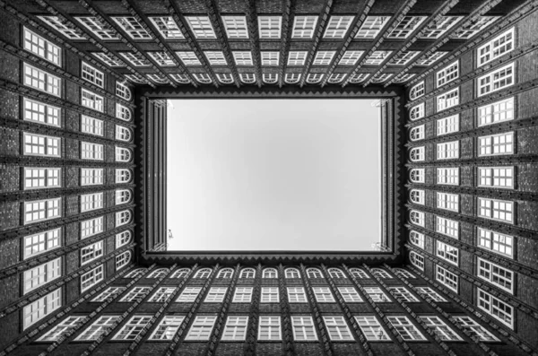 レンガの壁を持つ空の部屋のフレーム — ストック写真