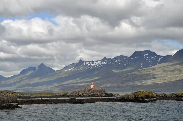 Leuchtturm Djupivogur Island Ostfjord Landschaft Meer Fjord Turm Landschaft Berge — Stockfoto