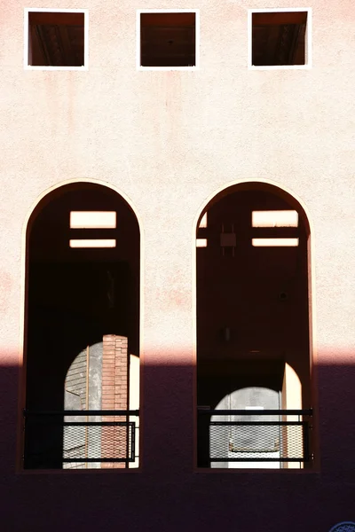 Une Fenêtre Ouverte Avec Demi Arc Une Balustrade — Photo