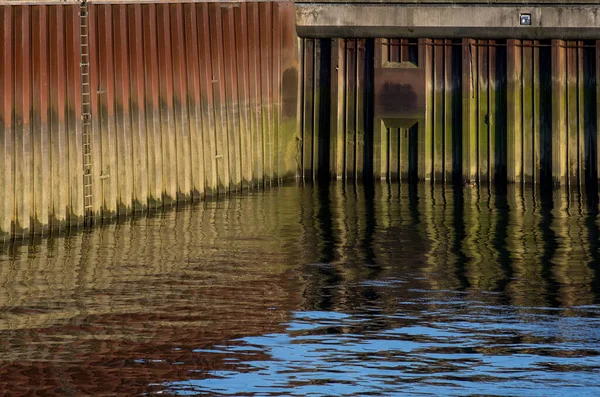 Víztükörkép Lbecki Kikötőben — Stock Fotó